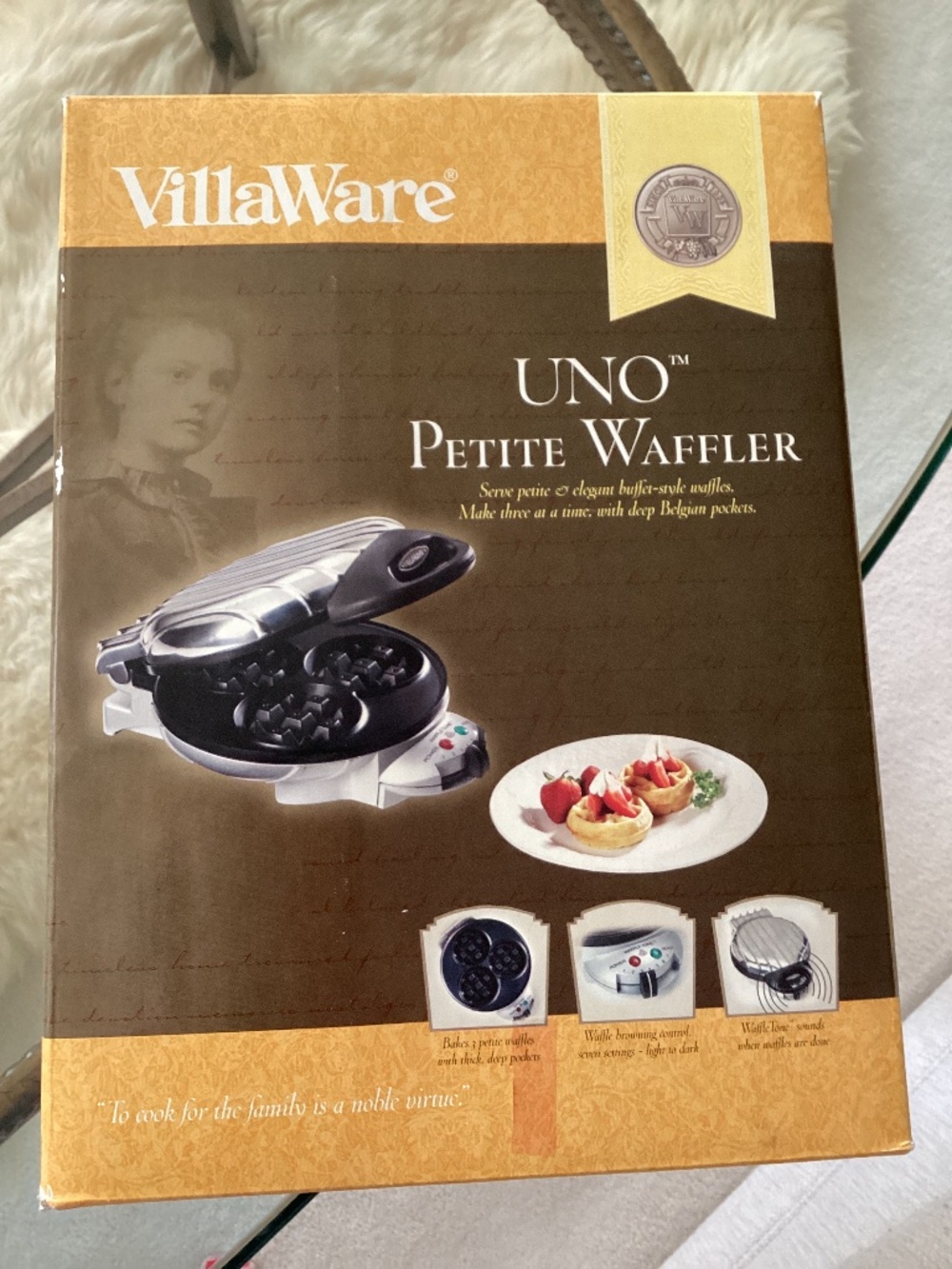 NWOT VillaWare UNO Petite Waffler